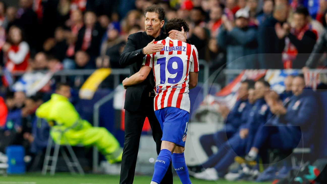Diego Simeone Discusses Julián Álvarez's Key Role at Atlético Madrid img 255506